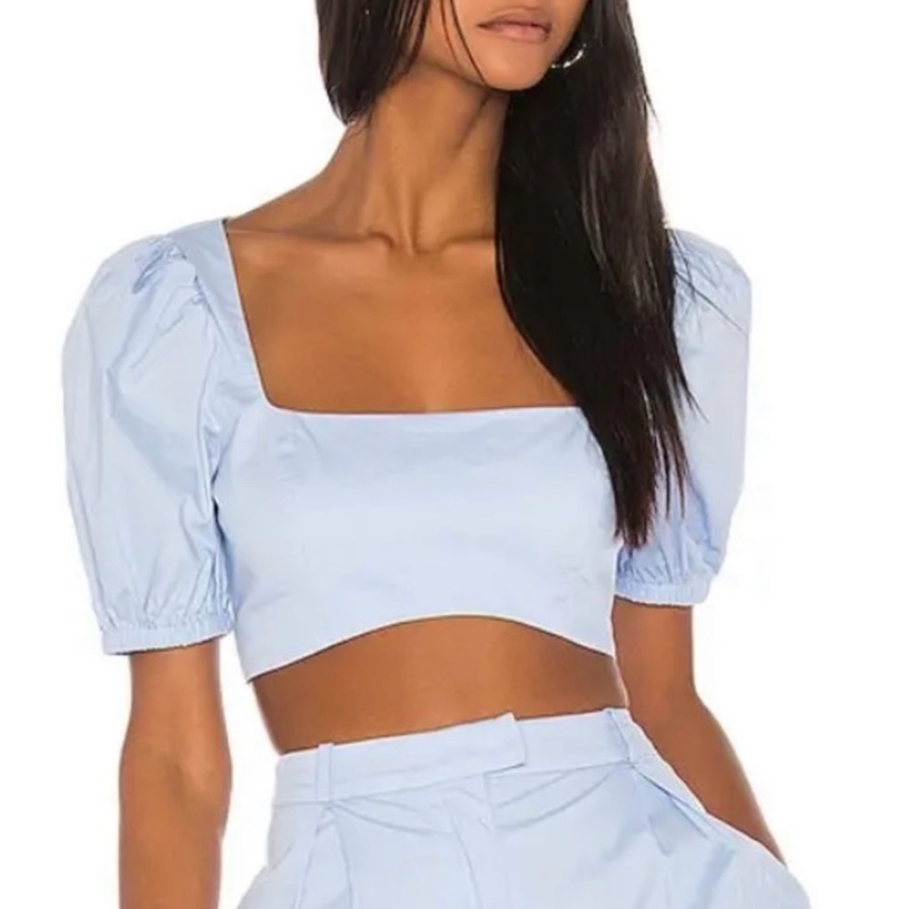 Song of Style/Revolve Size Sm Cropped Topā